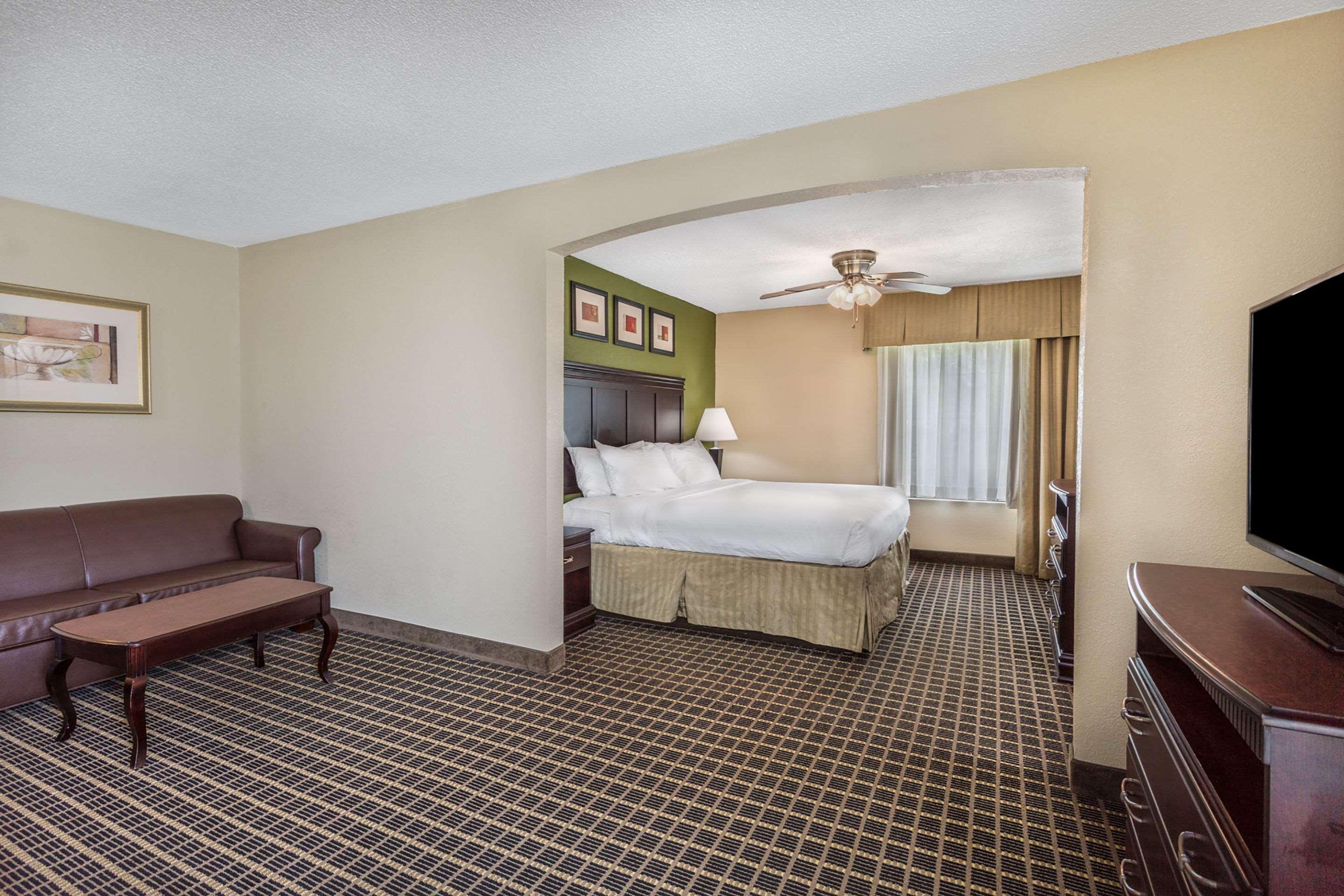Clarion Pointe South Boston - Danville East Kültér fotó